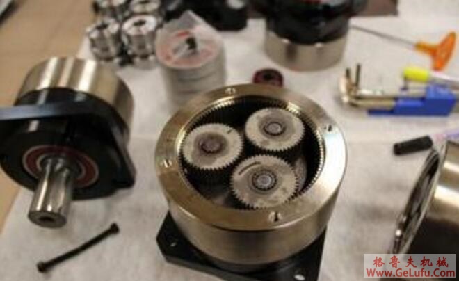 LM型、LMD型、LMS型、LMZ型许用补偿量及螺栓预紧力矩(GB/T5272)