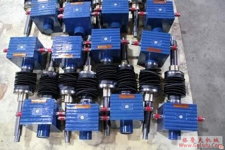 XKF37、XKF47、XKF67、XKF77、XKF87、XKF97、XKF107、系列螺旋伞齿轮减速机安装尺寸