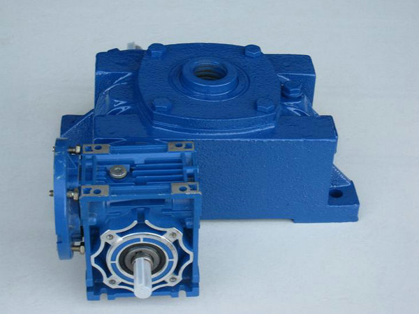 机械搅拌澄清池的高效运行秘诀：搅拌罐与刮泥机的选型与维护要点(图1)